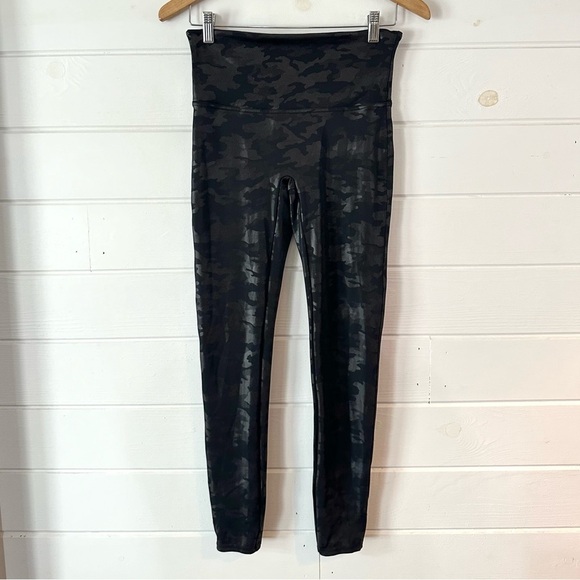 SPANX Faux Leather Matte Black Camo High Waisted Leggings Tummy + Booty Shaping - Picture 8 of 15